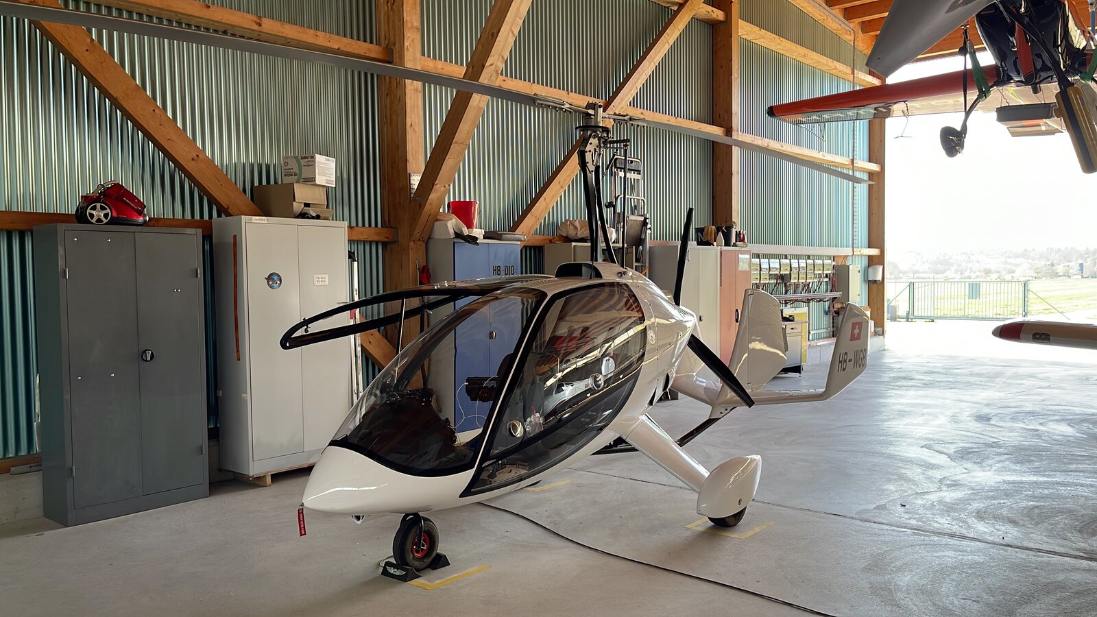 Gyrocopter HB-WGB DTA J-Ro am Stammplatz, Seitenansicht
